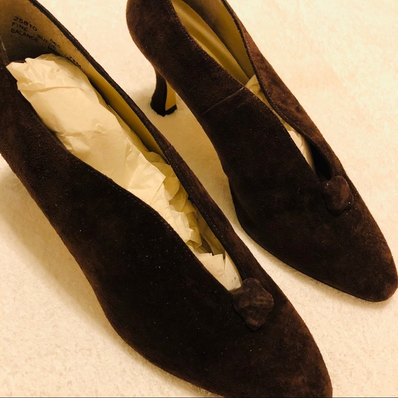 Vintage Patricia Brown Low Heel Pumps - Picture 5 of 8